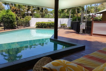 Crazy About Cairns Resort Living - 6 Bedrooms with Holiday Cairns