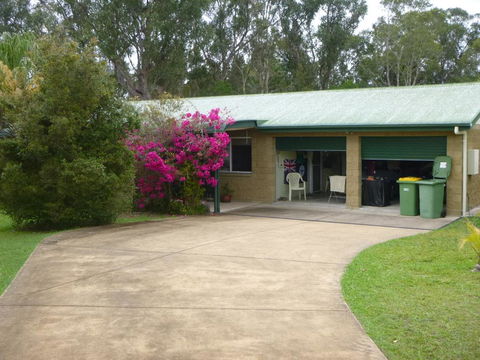 Dad & Alice's Place - Holiday Cairns 0