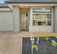 Daisy Villa - close to Mel Airport  Hume Highway -Comfort - Holiday Cairns