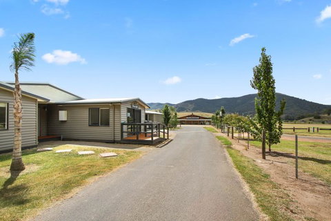 Dargo River Inn - Holiday Cairns 1