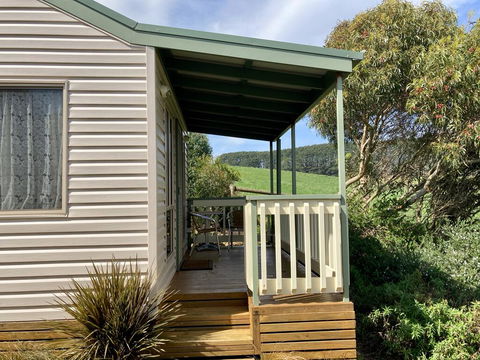 Daysy Hill Country Cottages - Holiday Cairns 1
