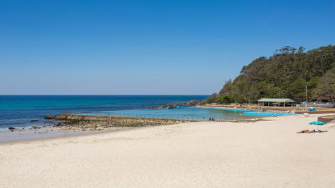Debra Court 11 - Holiday Cairns 2