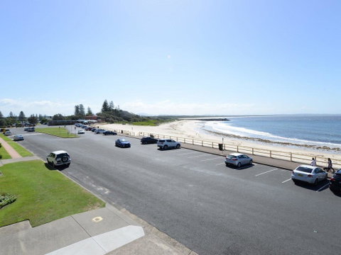 Debra Court 5 - Holiday Cairns 1
