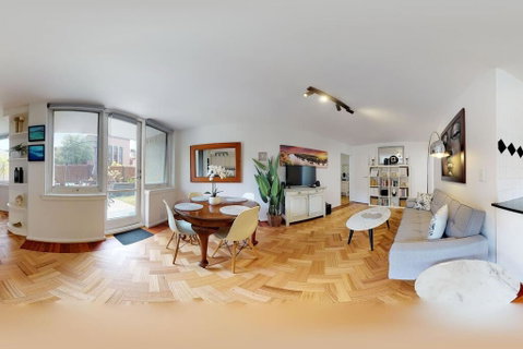 Delightful Ground Floor Apartment With Private Courtyard Few Minutes To St Kilda Beach - Holiday Cairns 1