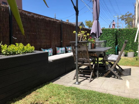 Delightful Ground Floor Apartment With Private Courtyard Few Minutes To St Kilda Beach - Holiday Cairns 2