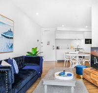Designer Apartment with Luxury Amenities - Holiday Cairns