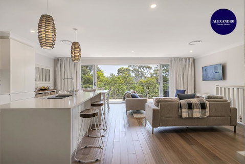 DESIGNER HOLIDAY BEACH PAD // 4 BED // COPA - Holiday Cairns 0