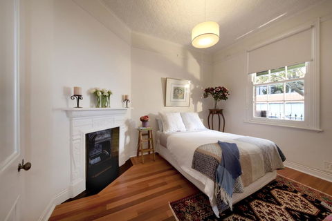 Divine Early-Sydney Home - The Rocks - Holiday Cairns 1
