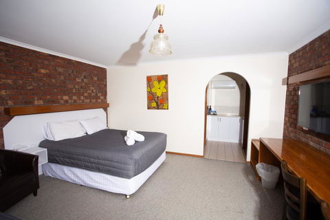 Donald Motor Lodge - Holiday Cairns 2
