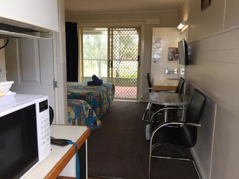Donald Riverside Motel - Holiday Cairns 3