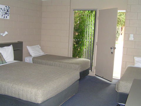 Dongara Old Mill Motel - Holiday Cairns 3
