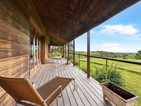 Eagles Rest @ Maluna Vineyard - Holiday Cairns 0
