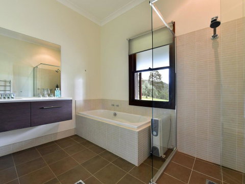 Eagles Rest @ Maluna Vineyard - Holiday Cairns 1