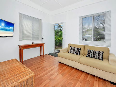 Easy Going Holiday Unit On McKenzie MK6 - Holiday Cairns 2