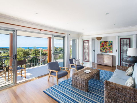 Easy Living At 14 Daphne Street - Holiday Cairns 0