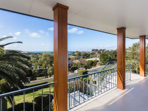 Easy Living At 14 Daphne Street - Holiday Cairns 2