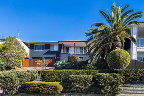 Easy Living At 14 Daphne Street - Holiday Cairns 1