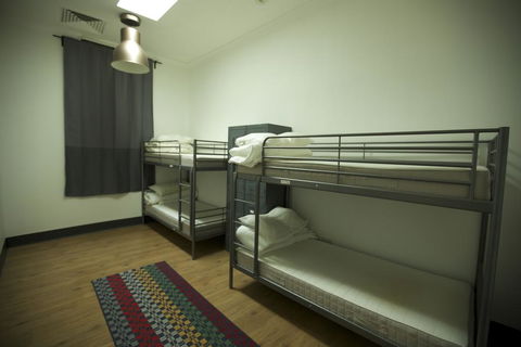 EBS Sydney Hostel - Holiday Cairns 0