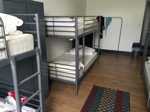 EBS Sydney Hostel - Holiday Cairns 1