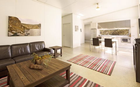 Ecocrackenback 11 - Sustainable Chalet Close To The Slopes - Holiday Cairns 2