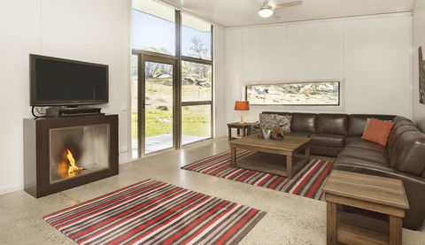 Ecocrackenback 19 - Sustainable Chalet Close To The Slopes - Holiday Cairns 1