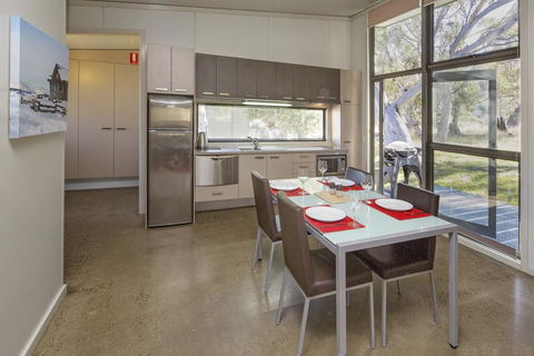 Ecocrackenback 19 - Sustainable Chalet Close To The Slopes - Holiday Cairns 3