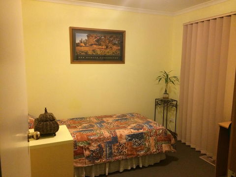 Effie Court - Holiday Cairns 0