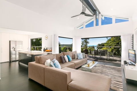 Elevated Beachside Sanctuary - Holiday Cairns 0
