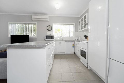 Eloora House, Blue Bay - Holiday Cairns 2