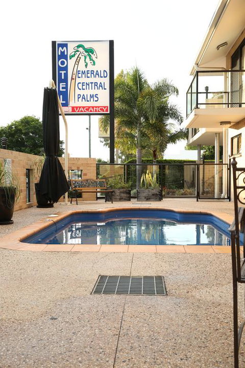 Emerald Central Palms Motel - Holiday Cairns 3