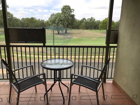Emerald Executive Apartments - Holiday Cairns 1