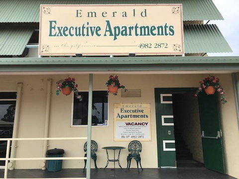 Emerald Executive Apartments - Holiday Cairns 2