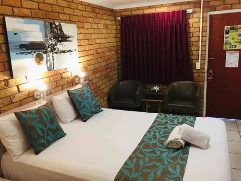 Emerald Highlands Motel - Holiday Cairns 1