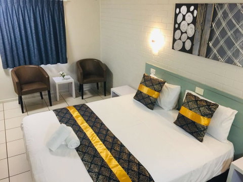 Emerald Highlands Motel - Holiday Cairns 3