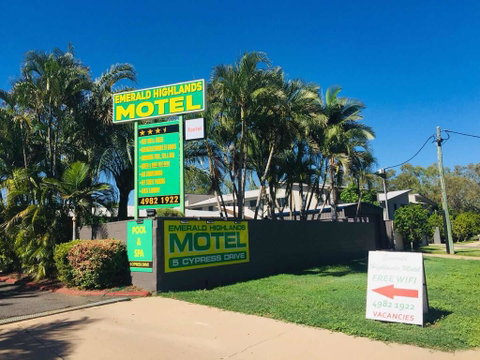 Emerald Highlands Motel - Holiday Cairns 0