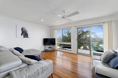 Emerald Views - Holiday Cairns 1