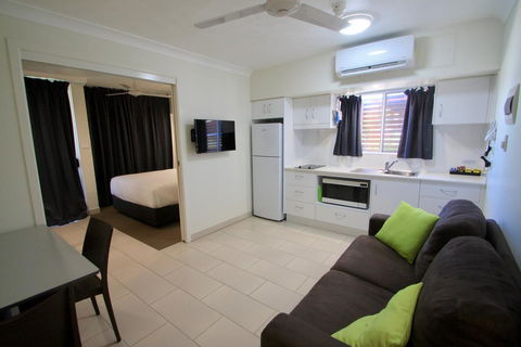 Endeavour Inn Emu Park - Holiday Cairns 0