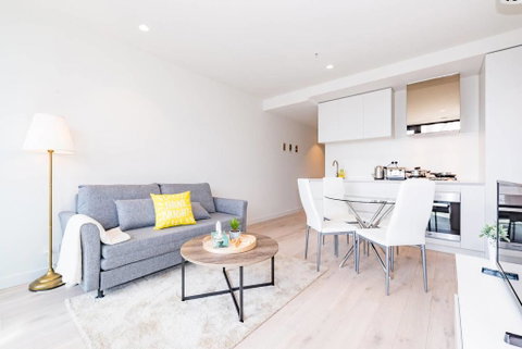EQ Tower Luxury 1 Bedroom Central Melbourne - Holiday Cairns 1