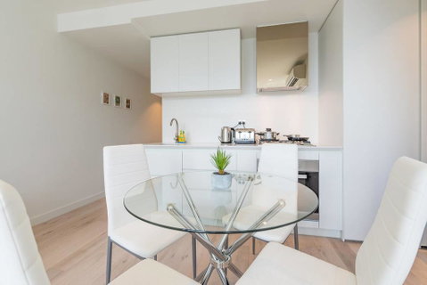 EQ Tower Luxury 1 Bedroom Central Melbourne - Holiday Cairns 3