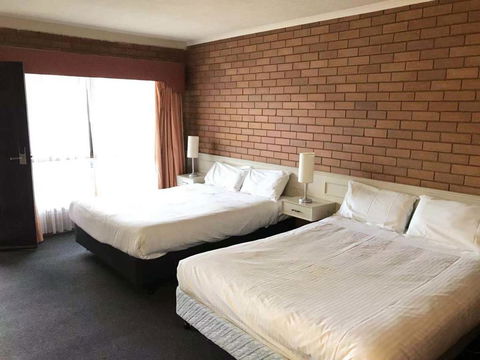 Essendon Motel - Holiday Cairns 1