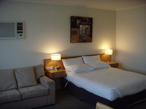 Essendon Motel - Holiday Cairns 2