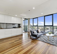 Executive City-centre Apartment with Parking - Holiday Cairns