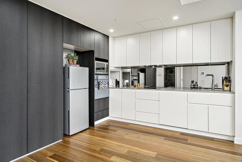 Executive City-centre Apartment With Parking - Holiday Cairns 2