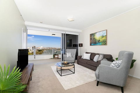 Executive Lux 3 Bedroom - Brisbane CBD - Views - Pool - Wifi - Free Parking - Holiday Cairns 1