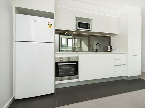 Executive Luxury Apartment - Holiday Cairns 3