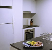 Executively Styled 2 Bed 2 Bath Perfect Location - Holiday Cairns