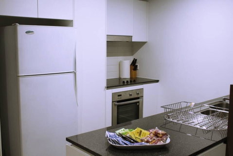 Executively Styled 2 Bed, 2 Bath, Perfect Location - Holiday Cairns 0