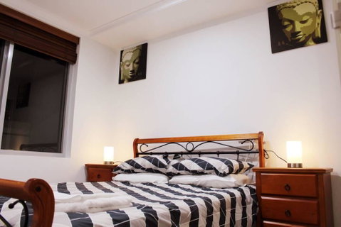 Executively Styled 2 Bed, 2 Bath, Perfect Location - Holiday Cairns 3
