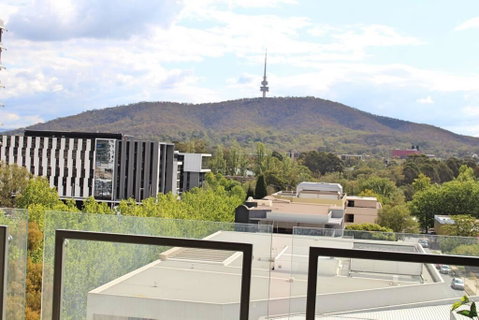 Executively Styled 2 Bed, 2 Bath, Perfect Location - Holiday Cairns 1