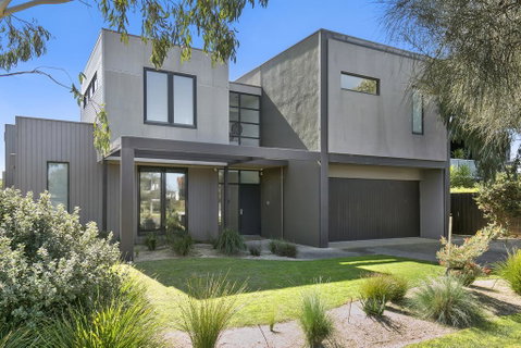 Fabulous Home - Families Only - Holiday Cairns 1